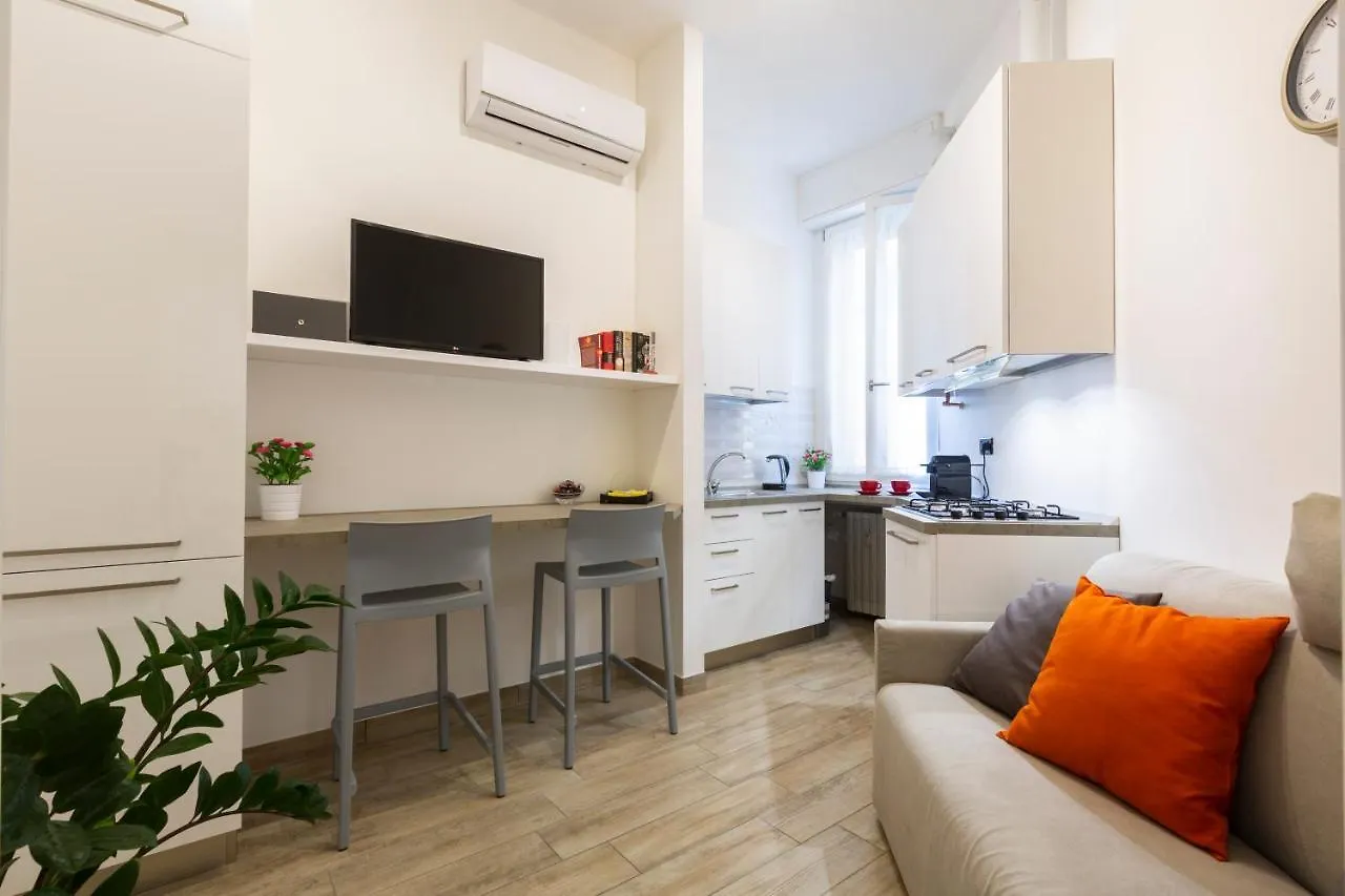 מילאנו Yellow Line Apartment 0*,  איטליה