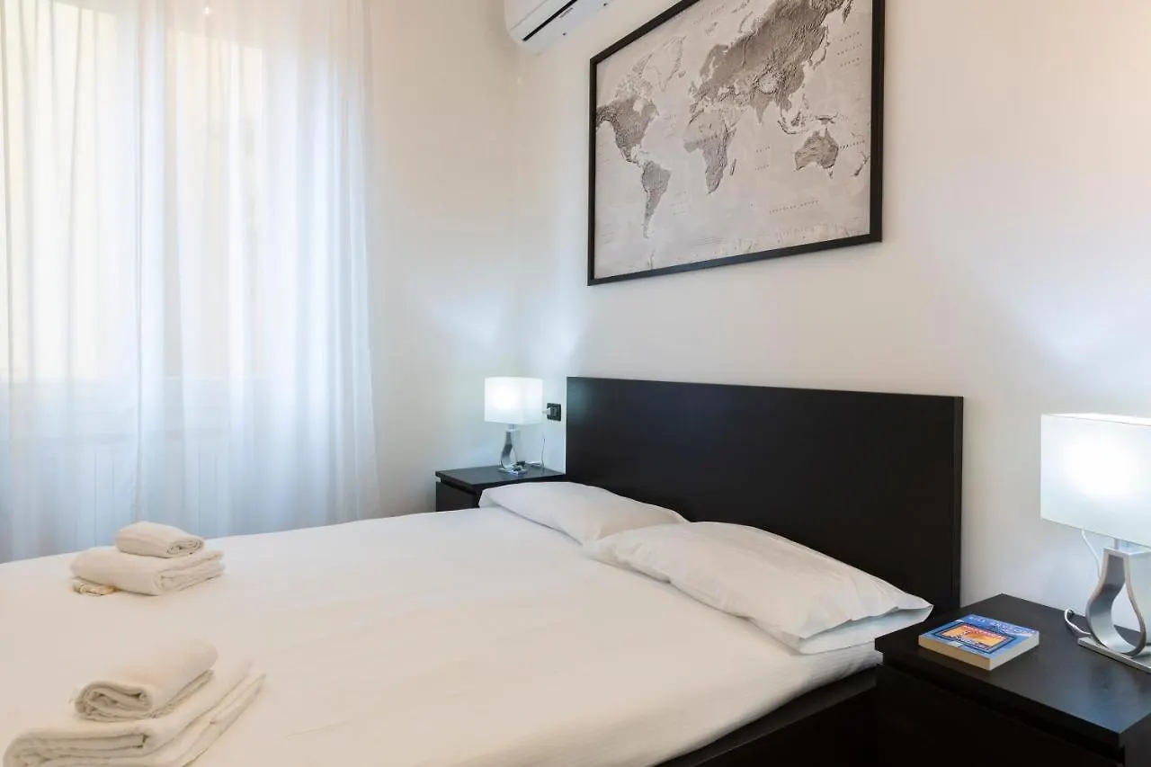 Yellow Line Apartment Milan