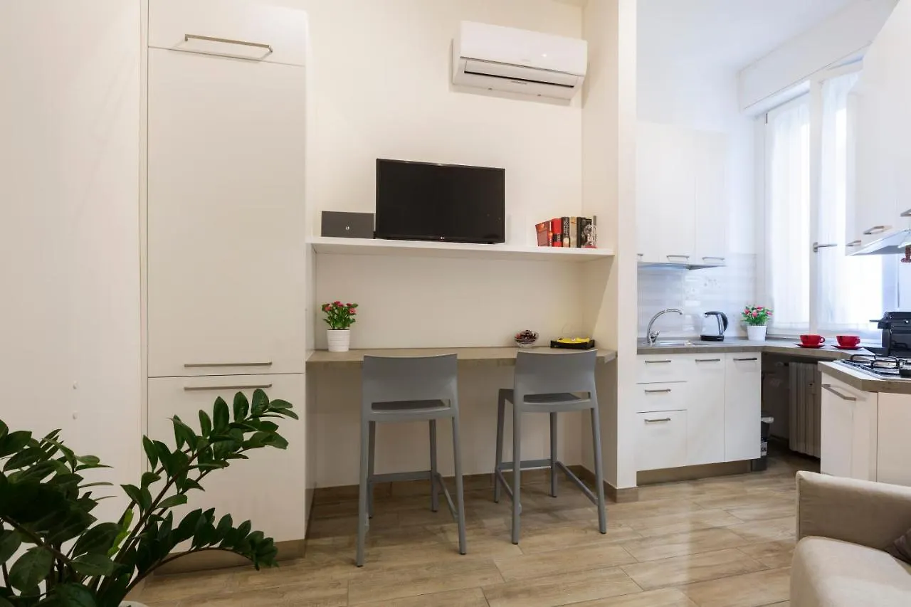 Yellow Line Apartment Milan