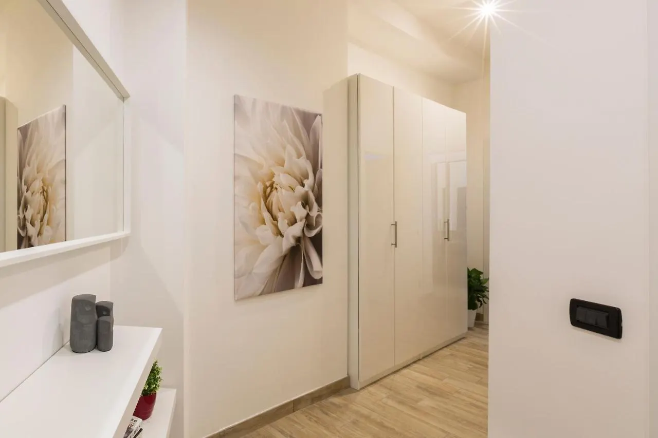 Yellow Line Apartment Milan
