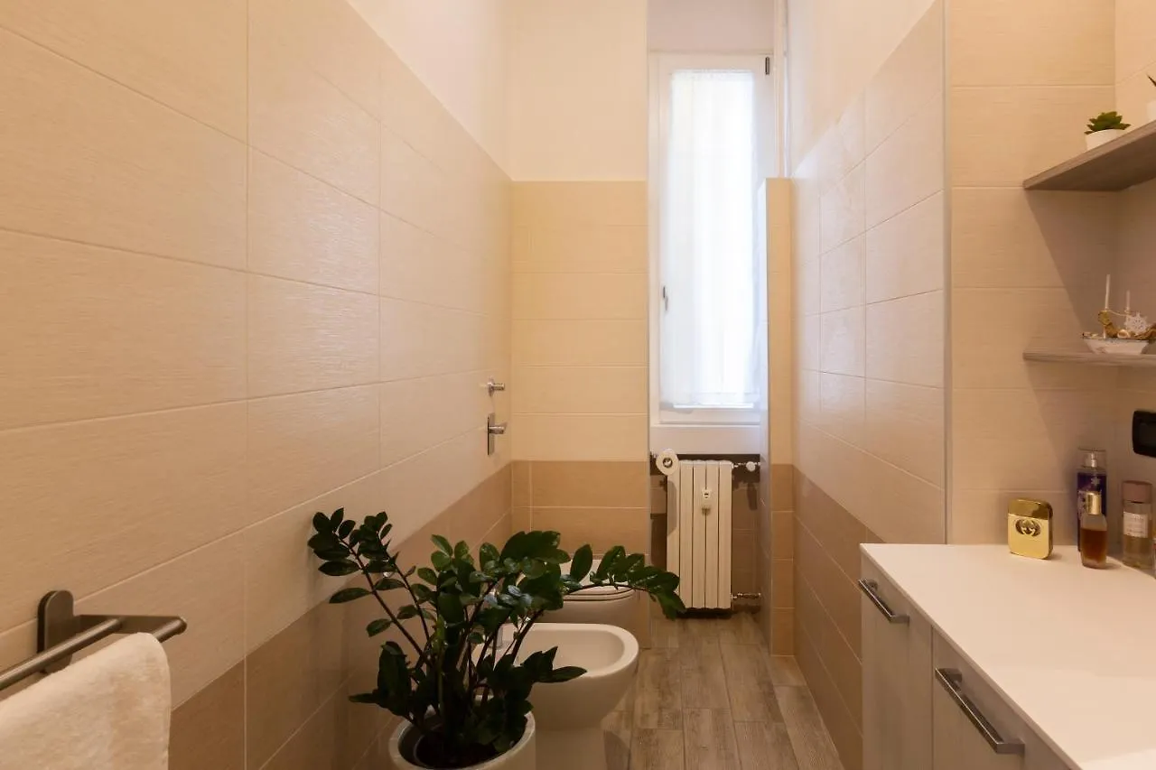 Yellow Line Apartment Milan