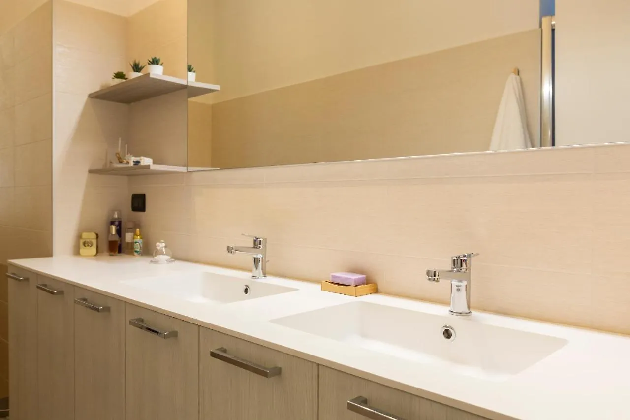 Yellow Line Apartment Milan 0*,  Italy