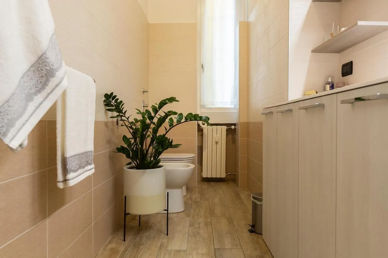 Yellow Line Apartment Milan