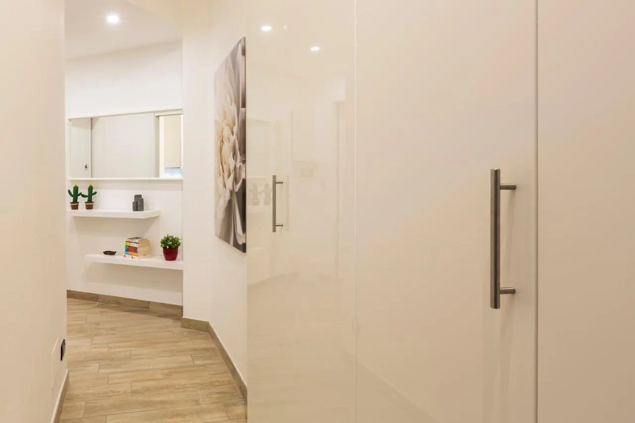 Yellow Line Apartment Milan Italy